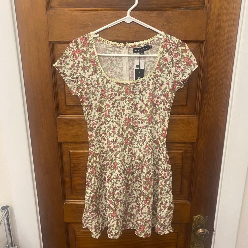 Motel size XS Tipani Floral Mini Dress in Floral Women's Urban Outfitters NWT's